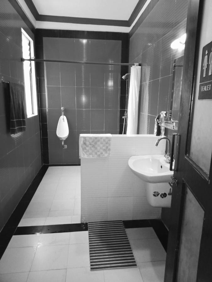 Monkey Bunky-3Monkeys Backpacker'S Hostel Kathmandu Bagian luar foto